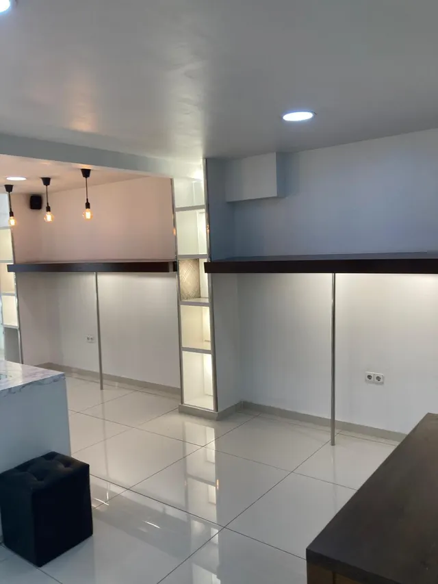SE VENDE LOCAL MUY CÉNTRICO (para invertir) — 5