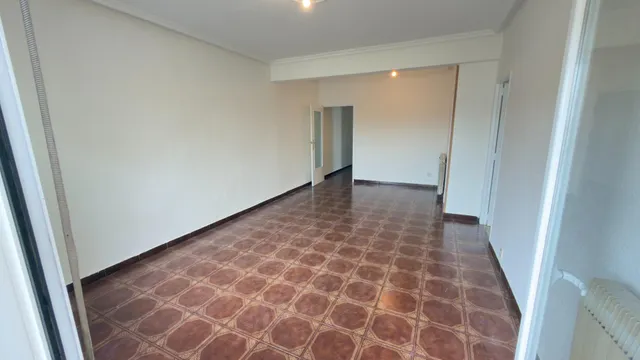 Espacioso y luminoso piso con grandes posibilidades de reforma — 7