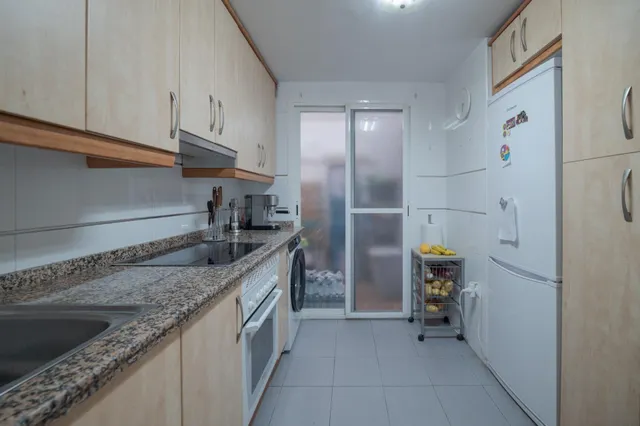 Una vivienda ideal con 2 dormitorios tanto para vivir con total comodidad en planta baja y sin barreras como para inversión segura. ¡Lista para entrar a disfrutar! En Churriana de la Vega. — 13