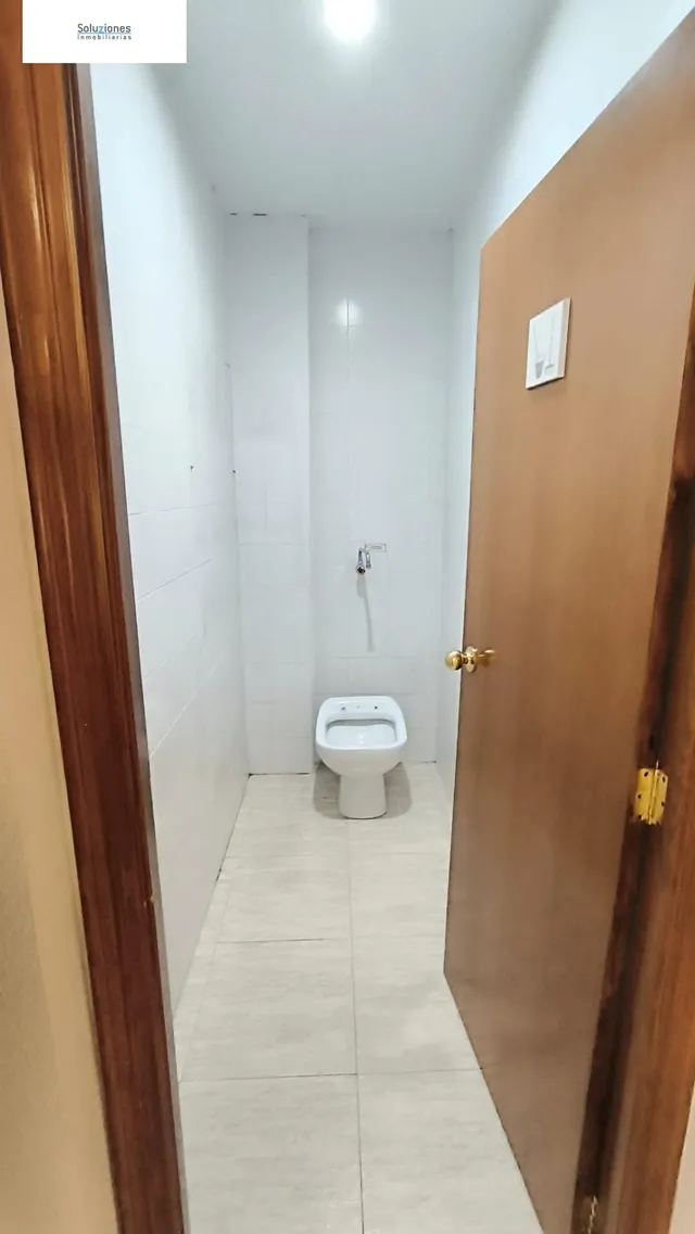 LOCAL DE 1100 M2 EN ZONA FERIA — 37