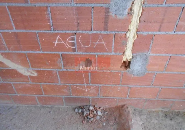 SE ALQUILA BAJO CÉNTRICO EN RONDA DE LA MURALLA - foto 3