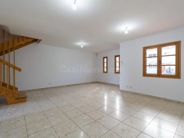 Amplio y luminoso chalet con piscina privada en Bellavista – - foto 3