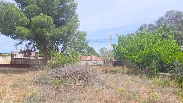 SAN MATEO DE GALLEGO,  PARCELA URBANA VALLADA de  1.860 m2. — 14