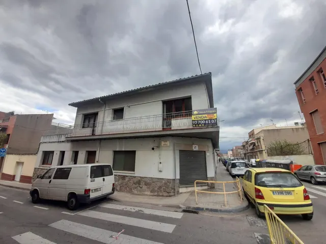 CASA DE ESQUINERA 23 x 18 METROS DE FACHADA EN TORRE ROMEO B - foto 3