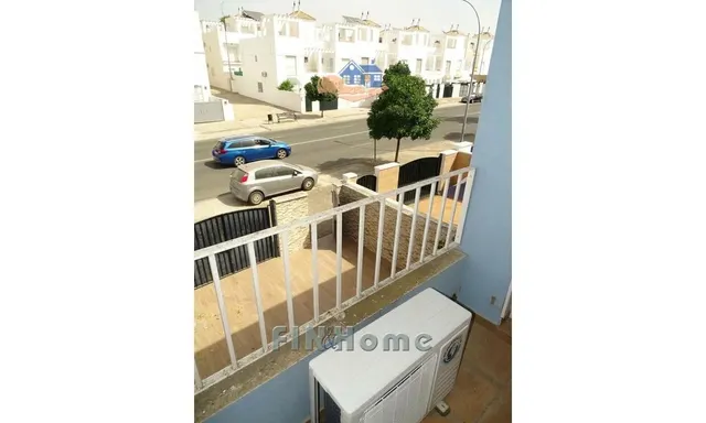 CASA ADOSADA EN VENTA EN GERENA – 3 DORMITORIOS, PATIO, TERRAZA Y CHIMENEA — 7