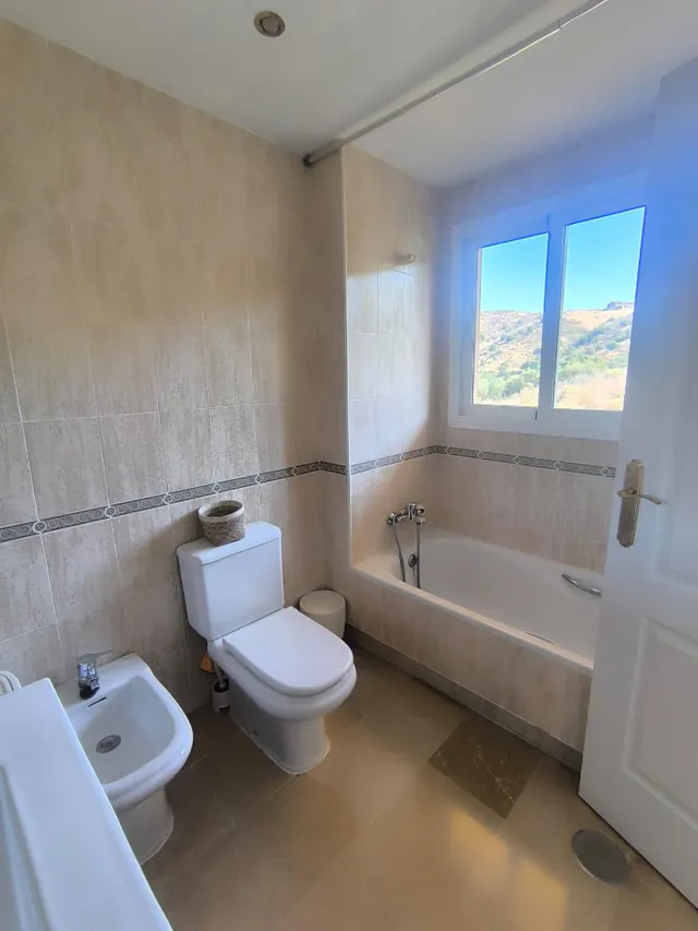Calahonda - Piso 2 Dormitorios, Garaje, 4 Piscinas — 26