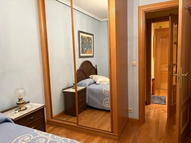 Se vende apartametamento seminuevo en el centro de Valencia de Don Juan, amueblado y equipado, cocina, salón, 2 hab., baño, aseo, ascensor, trastero y plaza de garaje — 13