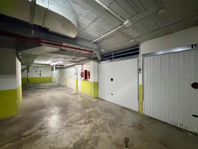 Plaza para moto en garaje cubierto junto a avenida de Madrid, Petrer — 8