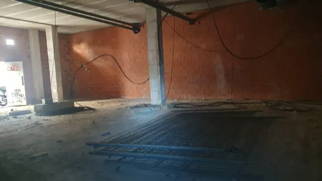LOCAL COMERCIAL CENTRICO CON SALIDA DE HUMOS — 8