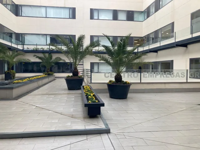 ALQUILER DE OFICINA, EN CENTRO DE EMPRESAS — 5