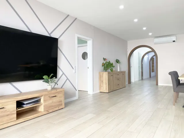Chalet adosado en venta en Calle de Regàs — 19