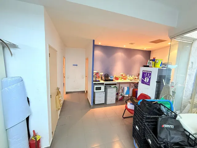 Local Comercial en venta frente al Parc de la Ciutadella. — 14
