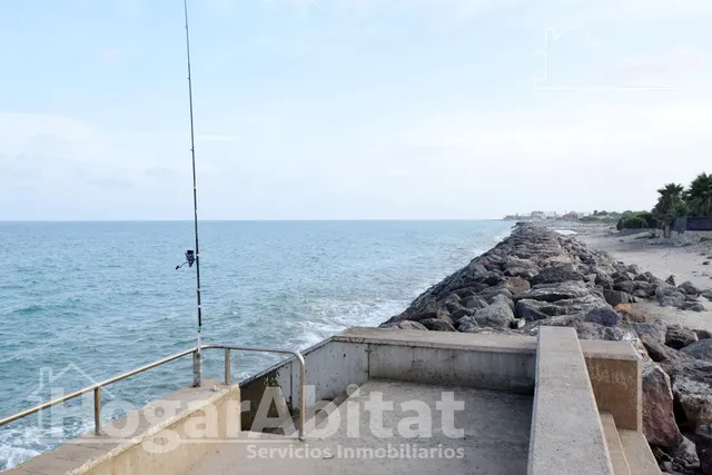 TERRENO URBANO EN PRIMERA LÍNEA JUNTO AL MAR — 21