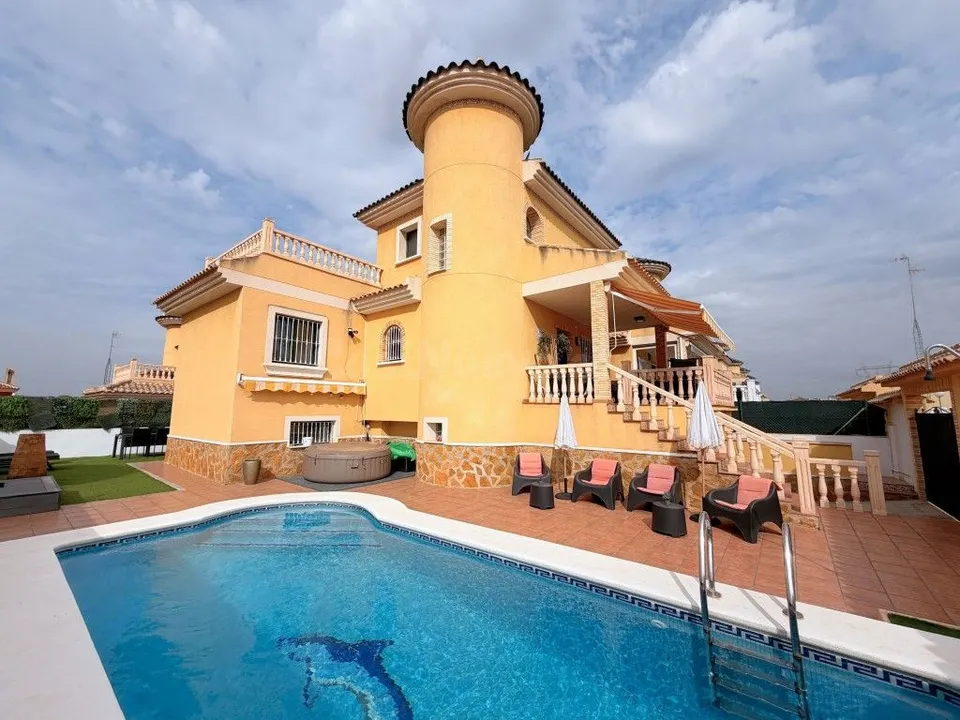 Villa 4 habitaciones 201m² en venta - Costa blanca sur