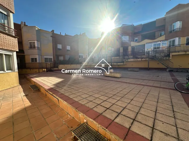 ADOSADO EN VENTA  EN VILLAMAYOR. URB. PIEDRA DORADA — 48
