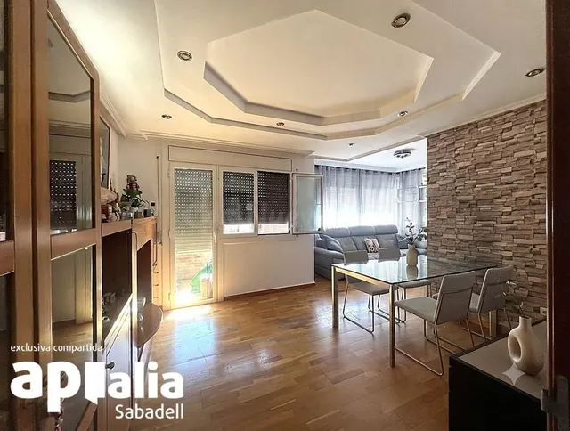 PISO DE CUATRO habitaciones EN PLENO CENTRO DE SENTMENAT
