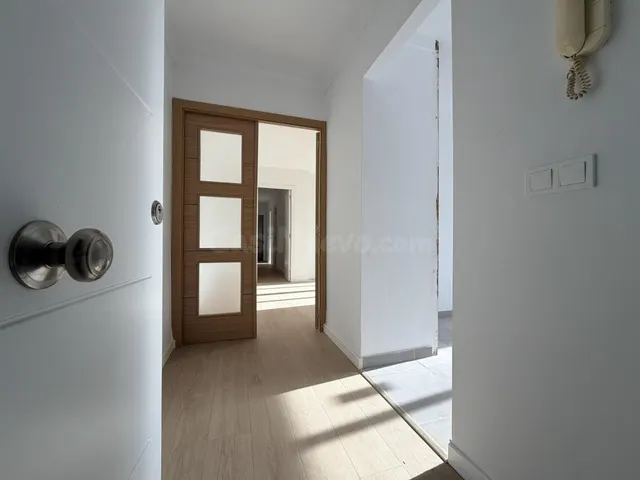 Piso de tres dormitorios reformado - foto 2