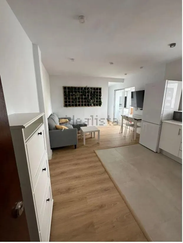 Totalmente reformada, exterior y con terraza. — 2