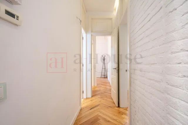 Piso reformado, listo para entrar a vivir con balcones y todo exterior en la nova esquerra de l' eixample — 32