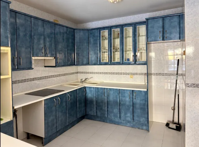 OPORTUNIDAD EN BEL-AIR · BAJO DE 3 DORMITORIOS, 2 BAÑOS, GRAN TERRAZA Y PISCINAS · 2 — 8