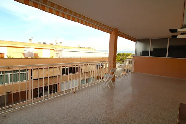 Bonito y amplio piso con terraza