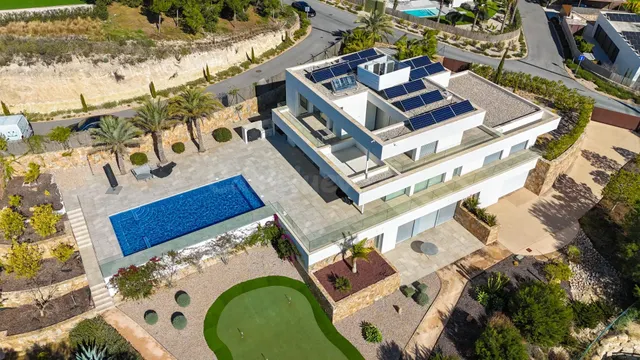 Exclusiva villa de lujo en Las Colinas Golf: privacidad, dis