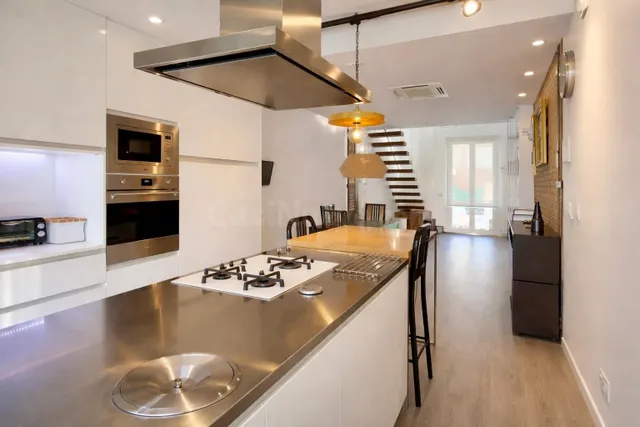 Ático tipo loft con gran terraza privada en Mestalla - foto 3