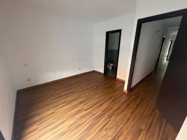 PISO EN VECINDARIO — 18
