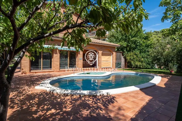 Casa unifamiliar con jardín y piscina en Bellamar - foto 3