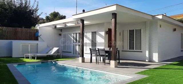 Casa con jardin piscina en alquiler en Vallpineda.Sitges - foto 3