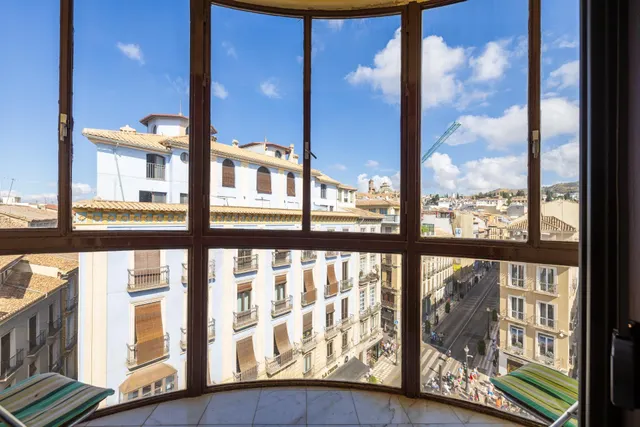 GRAN PISO EN PLAZA DEL CARMEN FRENTE AL AYUNTAMIENTO. — 7