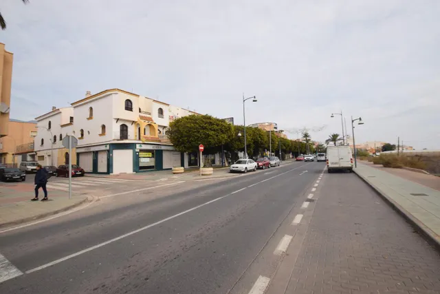 Local comercial acondicionado con sótano — 5
