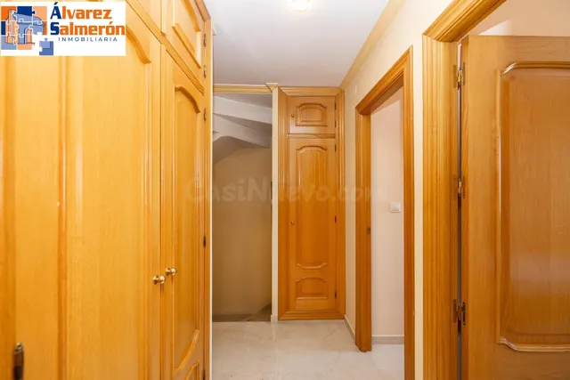 Espectacular casa unifamiliar en recinto cerrado en Granada  - foto 4