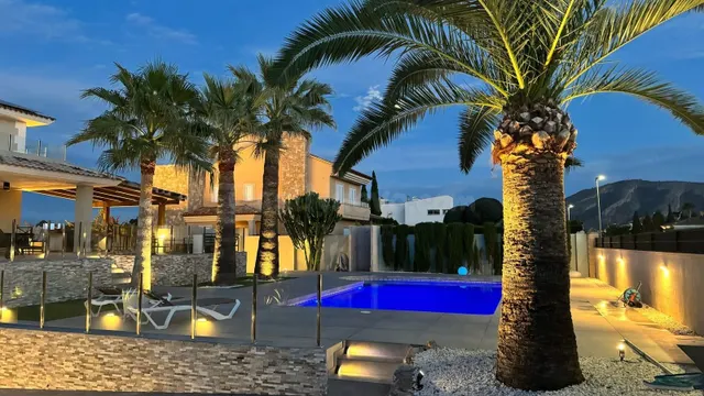 Villa 4 habitaciones 350m² en venta - Pueblo — 4