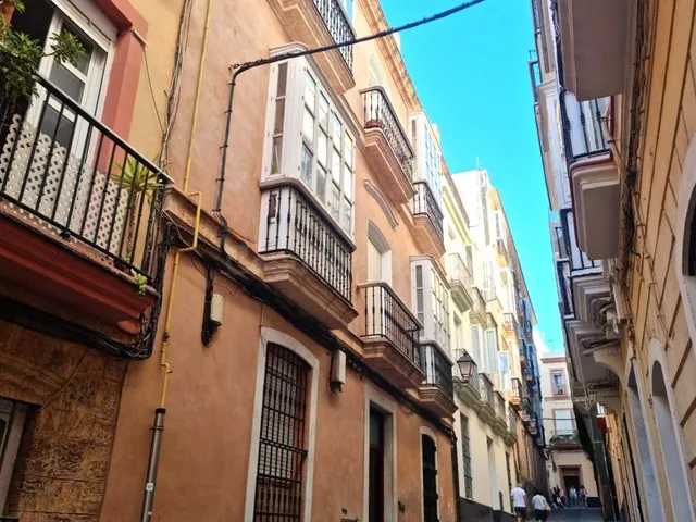 Venta piso en Cádiz - foto 2