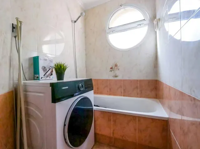 Apartamento con balcón, Alicante, Torrevieja. 2 habitaciones, 51 m2, 700 metros del mar — 25