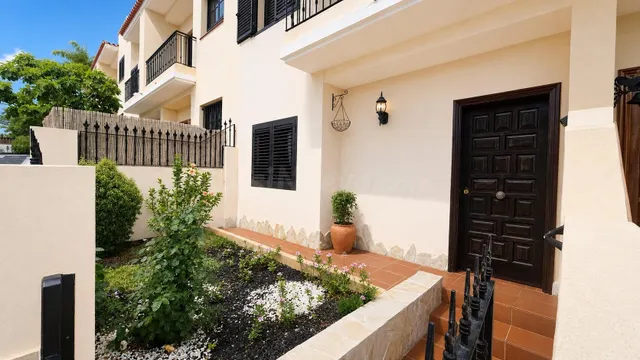 TINERCASA PRESENTA ESTE ESPECTACULAR CHALET ADOSADO EN CANDE - foto 2