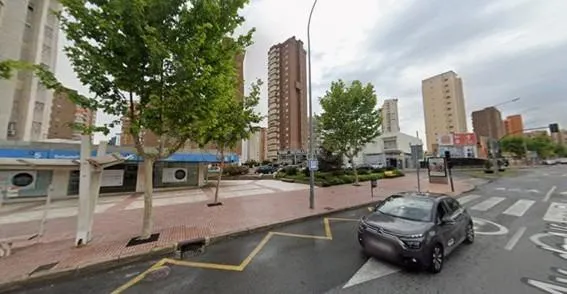GARAJE DE RAYA A UN PASO DEL CENTRO DE BENIDORM EN SOTANO DE - foto 2