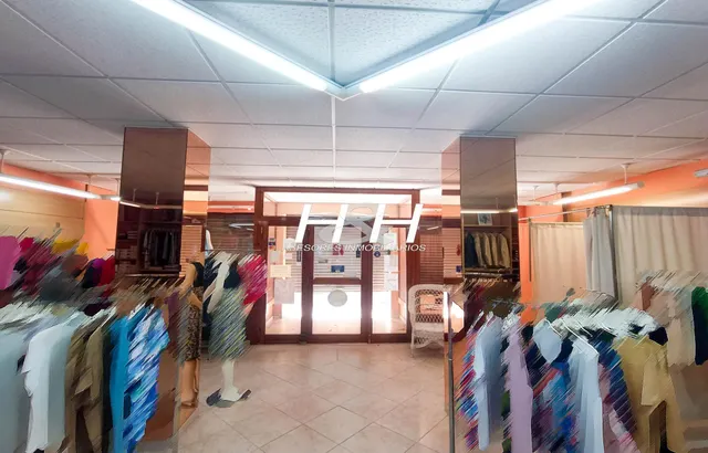Amplio local con terraza en zona centro. / HH Asesores, Inmobiliaria en Burjassot / — 4