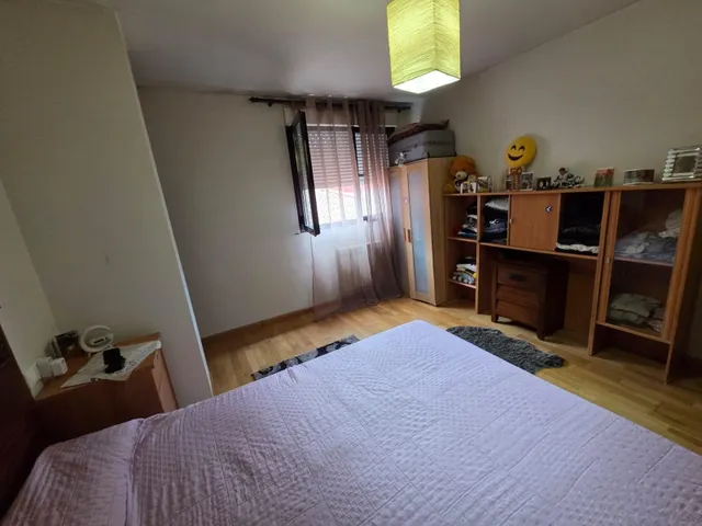 SE VENDE APARTAMENTO EN EL CENTRO DE VALENCIA DE DON JUAN, COCINA, SALÓN, 2 HAB., 2 BAÑOS, ASCENSOR, TRASTERO Y PLAZA DE GARAJE. — 4