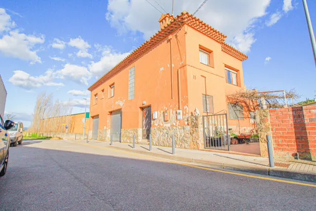 Casa esquinera con gran terraza y garaje en Cabanes - foto 3