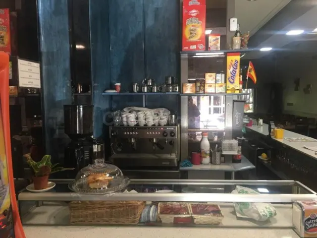 LOCAL COMERCIAL EN TRASPASO EN O COUTO - foto 4