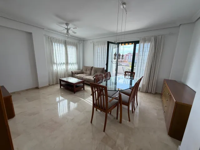 Piso exterior con terraza de 30 m2 en la zona de Ciudad de l