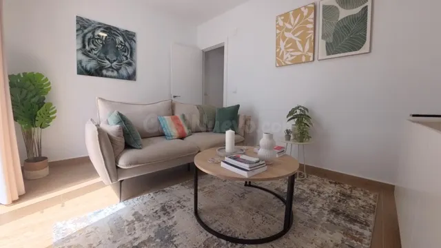 Adosado reformado de tres habitaciónes más apartamento con parking y piscina comunitaria. — 18