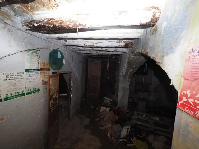 SE VENDE CASA INDEPENDIENTE EN SANT QUINTI DE MEDIONA — 19