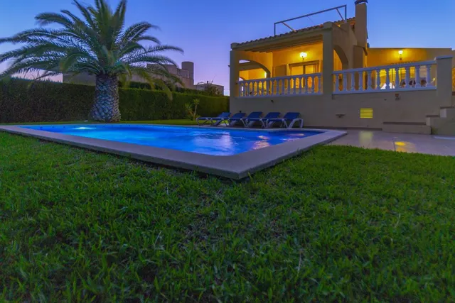 Magnifica villa de 347m2, situada a 1ª línea de mar — 37