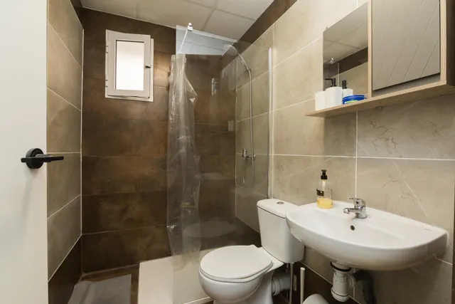 Se vende este gran piso junto Corazón de Jesús con 5 habitaciones y 5 baños ideal como inversión para rentabilizarlo!!! — 28