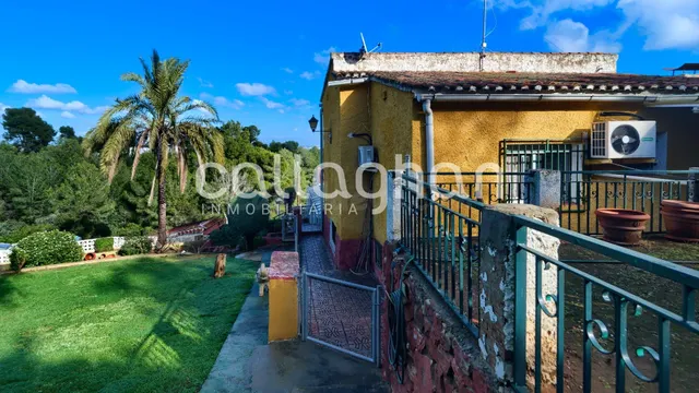 Chalet en venta con jardín y piscina en Calicanto-Sierra Per - foto 3