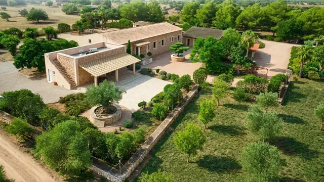 EXCEPCIONAL FINCA DE 64.000 M2 CON BOSQUE PRIVADO, CASA CONS