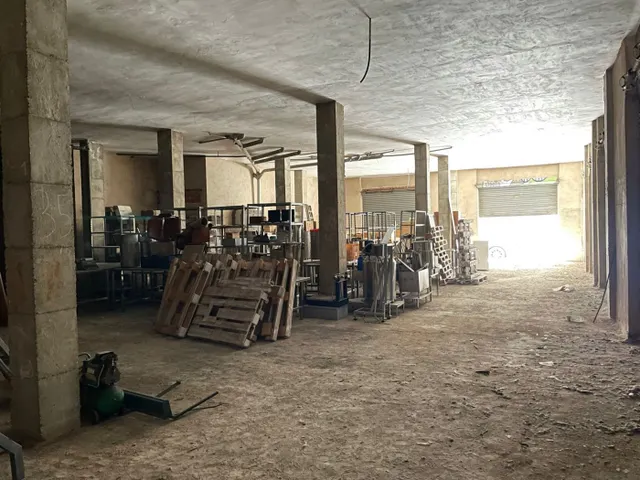 LOCAL COMERCIAL 363M2 CON PLAZA DE GARAJE JUNTO A RENFE — 14